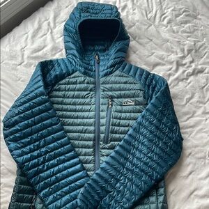 L.L. Bean Men’s Ultralight 850 Down Hooded Jacket